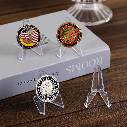 Vista 3 de Soporte de exhibición de monedas transparente – Mini caballete de plástico – Soportes acrílicos para monedas Air-Tite Tarjeta Relojes