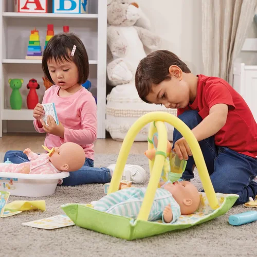 Vista 5 de Melissa & Doug Mine to Love Luke & Lucy - Muñecas realistas de bebé gemelas (15 pulgadas) – Muñecas y accesorios con chupetes para juego