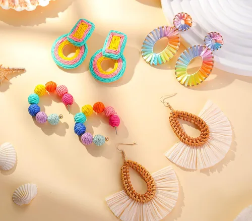 Vista 5 de KRORZTOT Aretes de rafia para mujer, juego de aretes de ratán a granel, aretes de aro con cuentas, hechos a mano, aretes de borla bohemios
