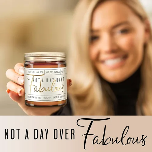 Vista 6 de Regalos de cumpleaños para mujeres Amistad - Vela de soja "Not a Day Over Fabulous", con champán sobre hielo Regalos de cumpleaños 40, 50, 60, 70