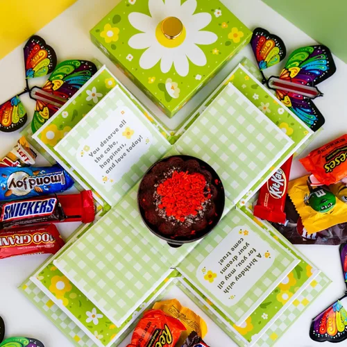 Vista 3 de Send A Cake - Caja de regalo de explosión para amigos de feliz cumpleaños, lista para regalar con mariposas voladoras, dulces, chocolates y mini