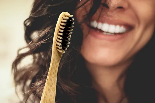 Vista 7 de Bamboozled Cepillo de dientes de bambú Cerdas suaves sin BPA con infusión de carbón Orgánico y vegano Biodegradable y ecológico Juego de 8 La