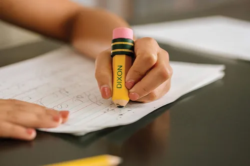 Vista 6 de TICONDEROGA ® Gomas de borrar, en forma de lápiz, amarillo, 3 ct (38953)