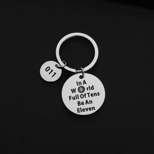 Vista 3 de TGBJE Llavero con texto en inglés "Friends Don't Lie", regalo con número 11