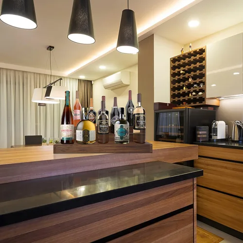 Vista 6 de Soporte para botellas de licor, estante de exhibición de botellas de licor de 3 niveles de 24 pulgadas, capacidad para 18 botellas, madera real,