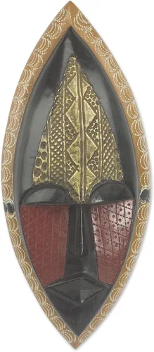 NOVICA Máscara de pared africana de madera de Sese negra y roja con detalles de latón, 'Una bendición de paz'