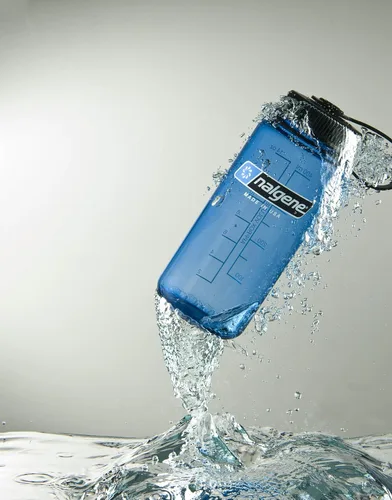 Vista 3 de Nalgene Tritan - Botella de agua de boca ancha sin BPA, azul con tapa negra, 32 onzas