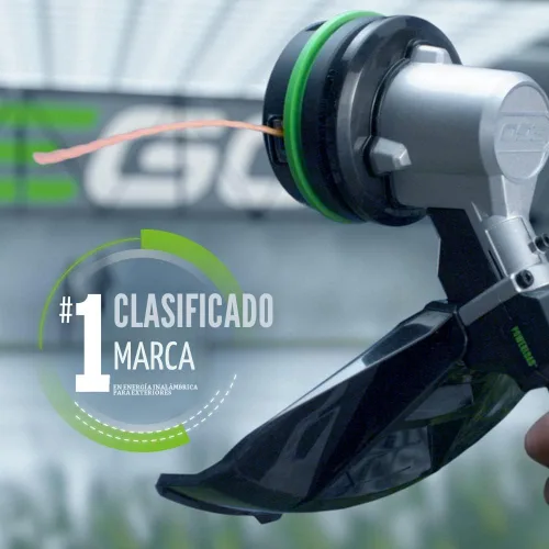 Vista 2 de EGO POWER+ Cortadora de Hilo, Alimentada por Batería, Cortadora de 15" para Malezas y Césped con POWERLOAD y Eje Dividido de Fibra de Carbono