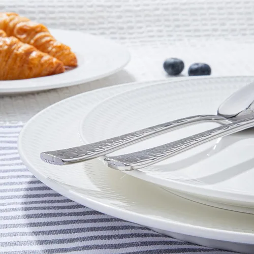 Vista 7 de KINGSTONE Juego de Cubiertos Martillados, Juego de Cubiertos Planos, Cubertería Premium de Acero Inoxidable 18/10 con Diseño Único de Mangos