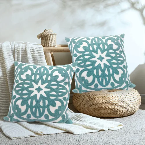 Vista 66 de Alysheer Funda de almohada decorativa bordada de 18 x 18 pulgadas, acogedora y fresca funda de cojín bohemia con diseño de mandala chic de punto