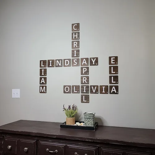 Vista 3 de Azulejos de Scrabble grandes de 5" x 5" para decoración de pared - Letras para pared