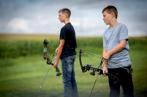 Vista 3 de BARNETT CROSSBOWS Vortex Lite Compound Bow Package with Three 28" Fiberglass Arrows and Quiver