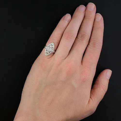 Vista 4 de Htayekog Anillo de compromiso de plata de ley 925 con circonita floral ahuecada vintage y brillante de oro blanco de 14 quilates, diseño