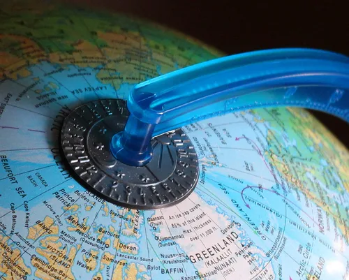 Vista 8 de Globo iluminado Lisbon de 10 pulgadas de diámetro, cartografía de Estados Unidos con base de plástico resistente y bola de globo oceánico azul.