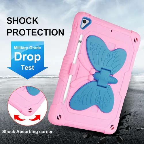 Vista 4 de VOFUOE Funda para iPad de 6ª/5ª generación con protector de pantalla para iPad 9.7, 2018 2017, correa de soporte de mariposa, muñecos, portalápices