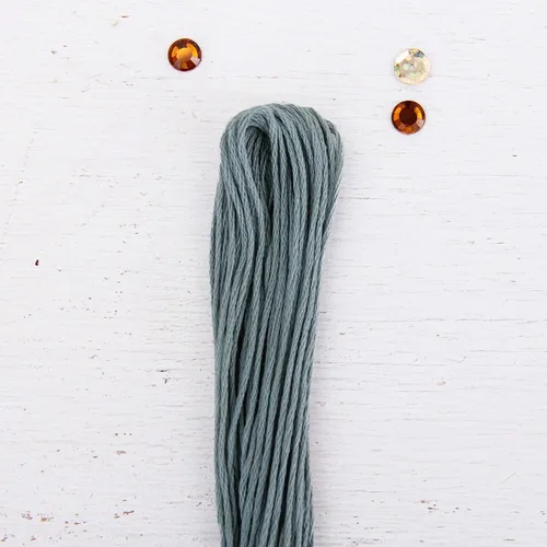 Vista 8 de 12 madejas ThreadArt Premium de hilo de bordar de algodón egipcio de fibra larga Gris antiguo 6 hilos divisibles de 8.75 yardas cada uno