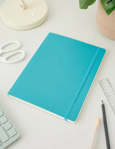 Vista 4 de Moleskine Cuaderno Clásico, Tapa Blanda, XL (7.5" x 9.5") Rayado/Con Líneas, Azul Arrecife, 192 Páginas