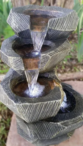 Vista 4 de Fuente de piedra cincelada de 5 niveles moderna con luces LED: característica de agua al aire libre intrigante para jardines y patios. Bomba
