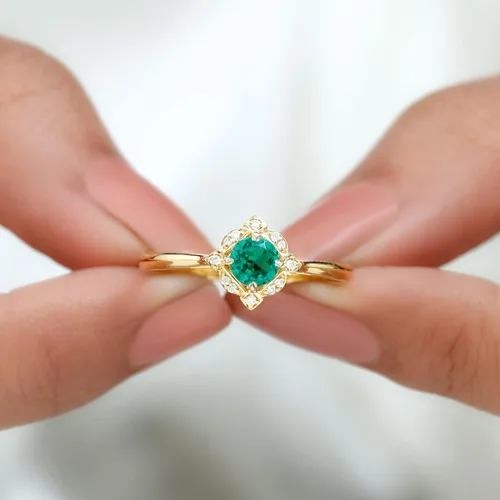 Vista 7 de Anillo de esmeralda creado de inspiración vintage, anillo de esmeralda y diamante creado en laboratorio de 12, anillo de esmeralda creado