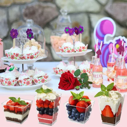 Vista 6 de Vasos de postre de plástico de 3.8 onzas con cucharas, paquete de 50 unidades, mini tazas de postre cuadradas transparentes para aperitivos, tazas