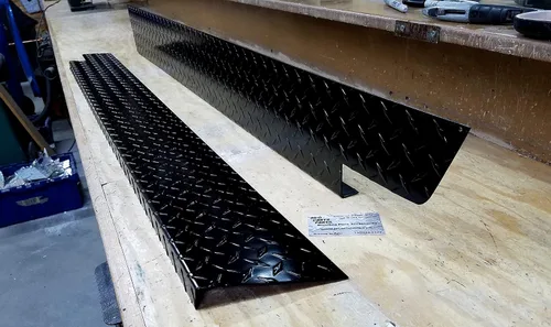 Se adapta a los paneles basculantes de la placa del diamante con recubrimiento en polvo negro del Jeep CJ7 Wrangler con la curva de 90° 1 pulgada