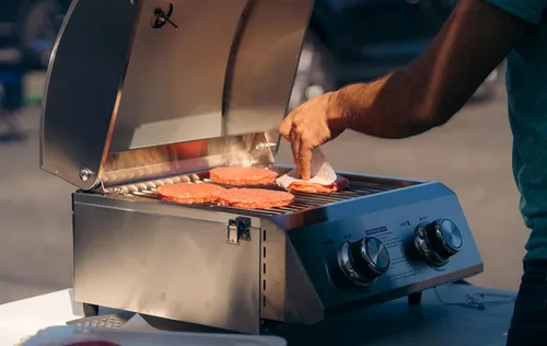 Vista 10 de Monument Grills Parrilla de gas propano de mesa para acampar al aire libre portátil cocinar con cerraduras de viaje, tapa alta de acero inoxidable