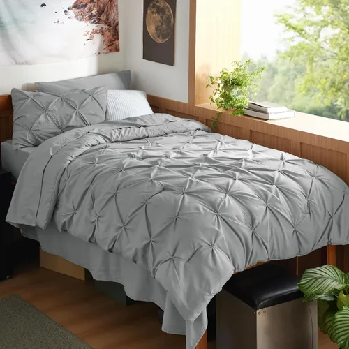 Vista 89 de Bedsure Juego de edredón tamaño King extragrande gris - Juego de ropa de cama en una bolsa de 7 piezas, juego de cama pintuck GentleSoft™ gris