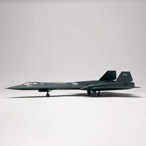 Vista 2 de Revell 85-5810 SR-71 Blackbird 1:72 Scale 66-Piece Skill Level 4 Model Airplane Building Kit