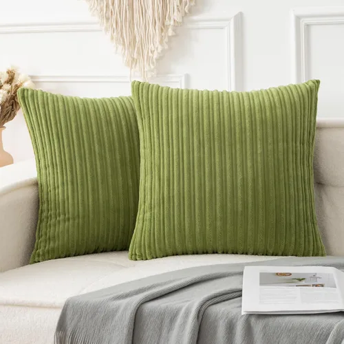 Vista 30 de UGASA - Fundas de almohada decorativas de terciopelo suave y sólidas de Navidad para sala de estar/sofá, 16 x 16 pulgadas, 2 unidades, color burdeos