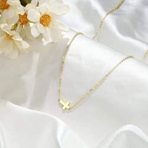 Vista 6 de MONOZO Collar de cruz para mujer, chapado en oro de 14 quilates, collar de cruz de oro en capas, collar de gargantilla pequeña con cruz lateral