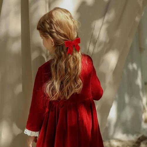Vista 4 de Pinzas para el cabello de lazo de cinta de terciopelo rojo con purpurina de 3 pulgadas, hebillas tipo cocodrilo, pasadores para San Valentín