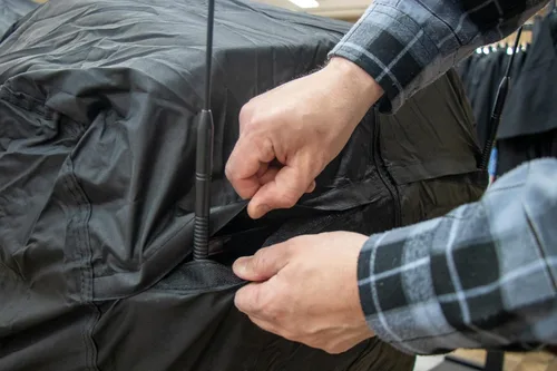 Vista 12 de Funda con cierre para motocicleta, tamaño extragrande y color negro, de Dowco, XL, Negro