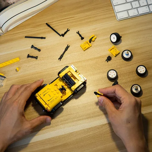 Vista 9 de Block Builder Juego de bloques de construcción de automóviles Jeep Wrangler (242 piezas) Bloques de construcción de coches de carreras para niños