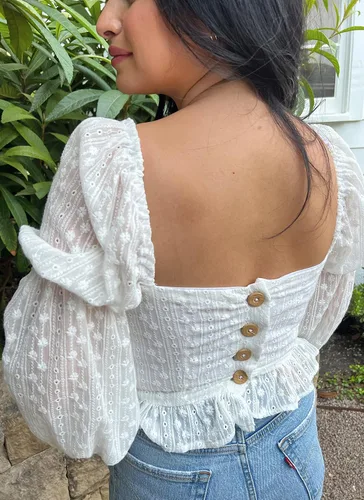 Vista 9 de Know Me Misses - Paquete de costura para tops de primavera de Alissah Threads, código de diseño ME2019, tallas 8-10-12-14-16
