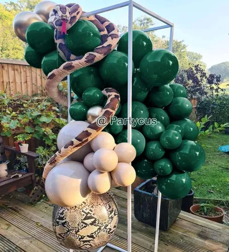 Vista 2 de Kit de arco de guirnalda de globos de color verde oscuro, globo de látex verde esmeralda de diferentes tamaños, 18, 12, 5 pulgadas, para cumpleaños