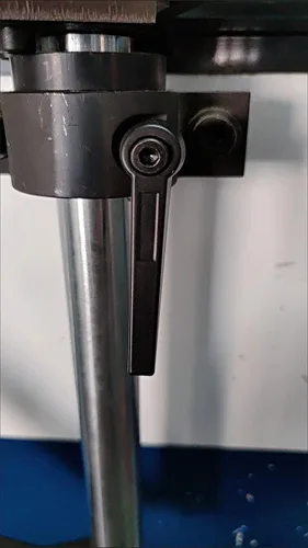 Vista 4 de Othmro 1 manija de palanca de sujeción con rosca M10, palanca de trinquete de botón de aleación de aluminio, mango de bloqueo ajustable con perno