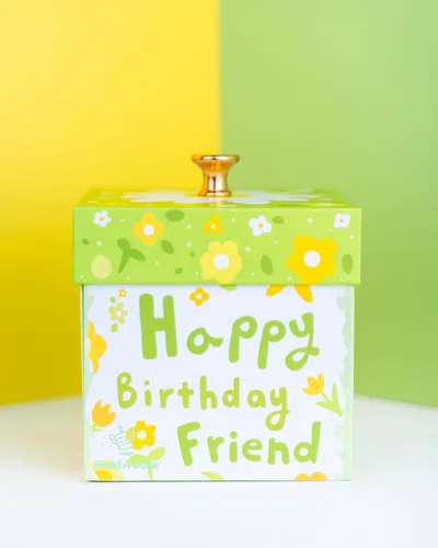 Vista 4 de Send A Cake - Caja de regalo de explosión para amigos de feliz cumpleaños, lista para regalar con mariposas voladoras, dulces, chocolates y mini