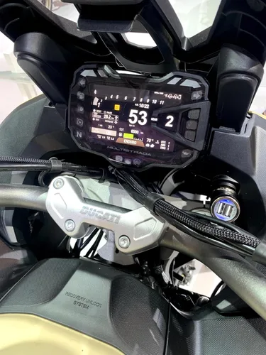 Vista 6 de Cliff Top DIN Hella Powerlet Plug a Dual USB Adaptador de cargador de motocicleta 4.6A compatible con BMW Triumph Tiger motocicleta (ángulo)