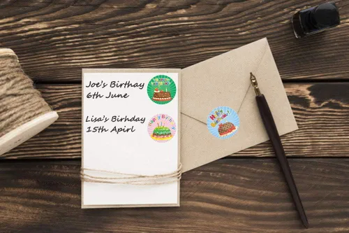 Vista 3 de Calcomanías de cumpleaños para tarjetas, 1 rollo, 500 unidades, 6 bonitos diseños de pasteles, etiquetas adhesivas redondas de 1 pulgada para niños