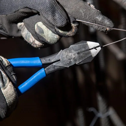 Vista 4 de Klein Tools Cortadores diagonales D2000-7CST, alicates Linesman de cabeza delgada con resorte, alicates de trabajo pesado para trabajadores