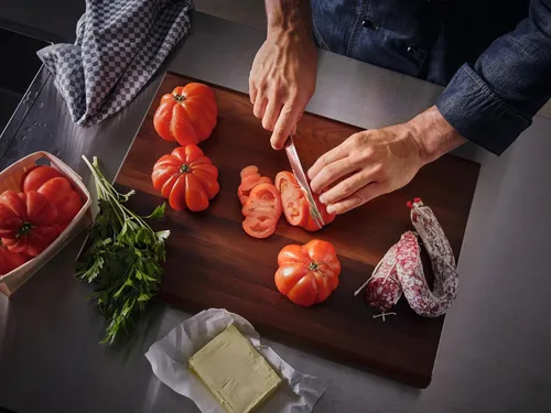 Vista 5 de WÜSTHOF Cuchillo utilitario dentado clásico de 5 pulgadas, negro