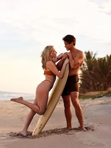 Vista 3 de Australian Gold Loción intensificadora de bronceado rápido, 8.5 onzas líquidas Con aceite de árbol de té y aloe vera Vitamina E