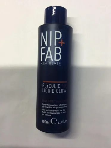 Vista 7 de Nip + Fab Glycolic & Salicylic, ácido hialurónico y vitamina B5 Fix Liquid Glow Extreme 6% Exfoliante para rostro con AHA BHA Exfoliante
