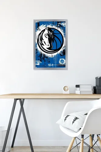 Vista 36 de Trends International NBA Dallas Mavericks - Póster de pared con logotipo Maximalist 23 Versión enmarcada Barnwood