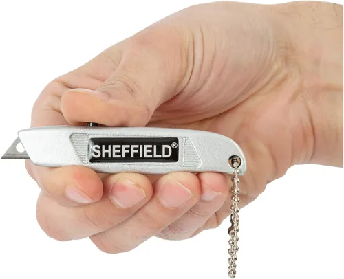 Vista 4 de Sheffield 12245 Mini cuchillo utilitario retráctil Mini boxcutter, cuerpo de metal, estilo clásico, viene con una cadena que le permite