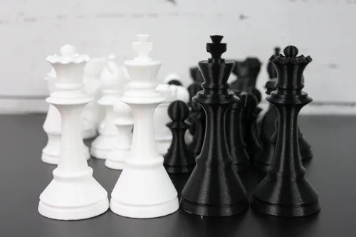Znet3D Ajedrez – Piezas de ajedrez Staunton tradicionales – Juego completo blanco y negro incluye extra Queen – (solo piezas)– Tamaño King de 4