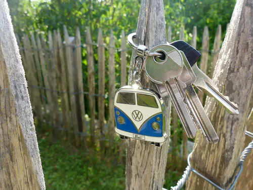Vista 5 de BRISA VW Collection - Llavero de metal esmaltado Volkswagen con diseño de autobús T1
