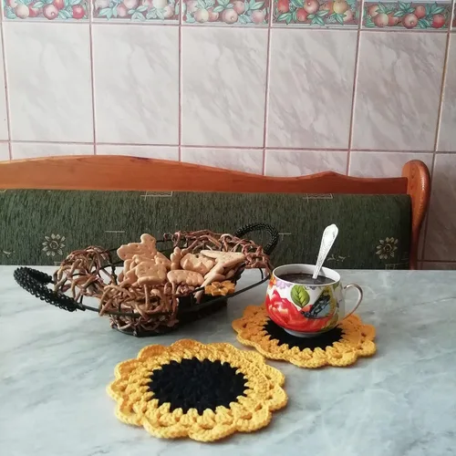 Vista 8 de Juego de 2 posavasos de ganchillo hechos a mano, diseño de girasol, tapete de mesa con aislamiento para bebidas absorbentes