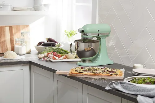 Vista 5 de KitchenAid KSM150PSAC Artisan Series - Batidora de pie con capacidad de 5 cuartos (4.7 litros), incluye escudo vertedor.