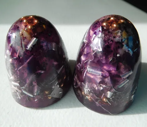 Generador de orgón de cristal con 2 cúpulas de brillo púrpura, acumulador de energía 528Hz/7.83Hz/Advance Harmonics, muchos ingredientes y colores